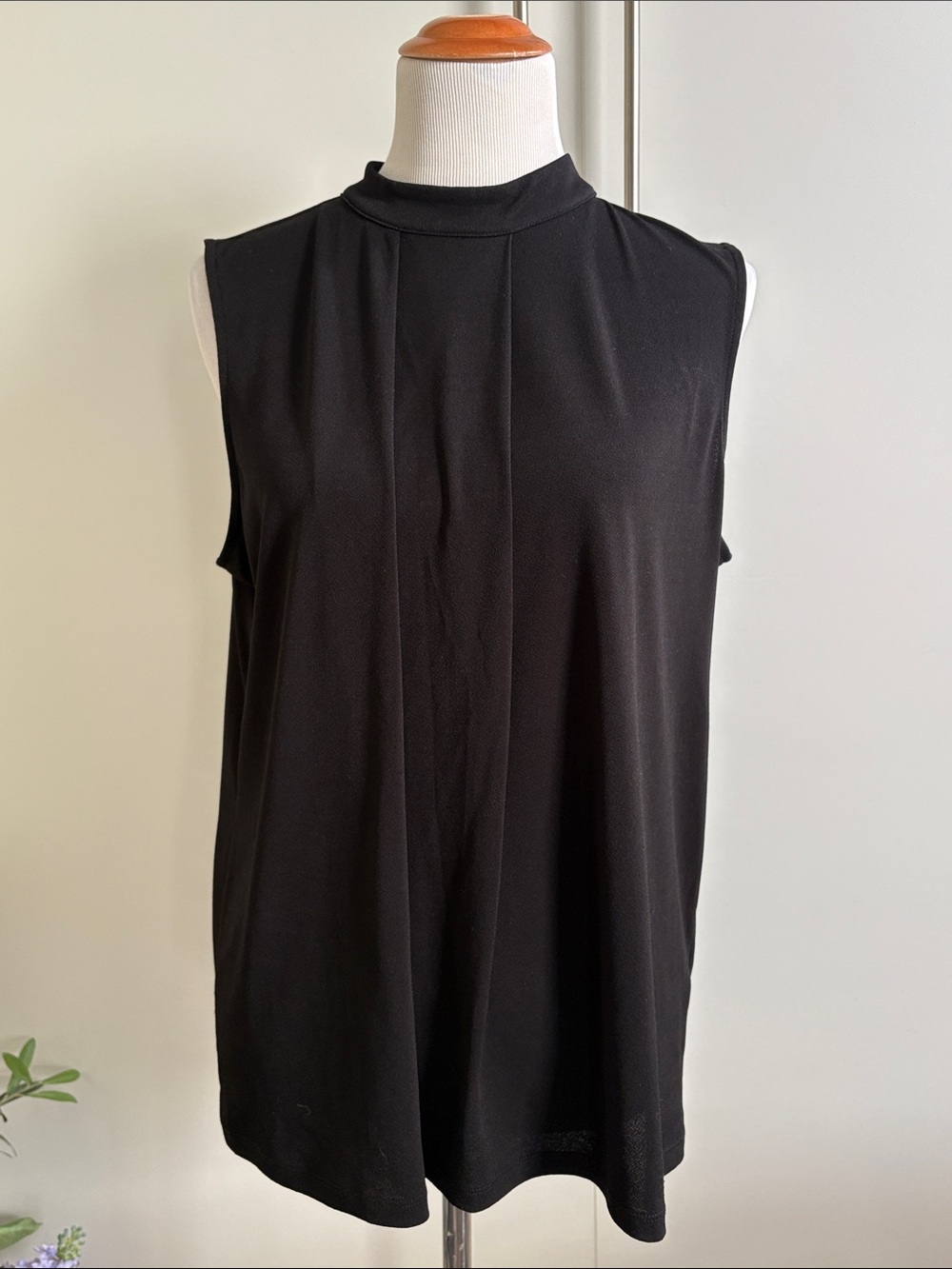 Banana Republic Factory Black Sleeveless Mock-Neck Tank L